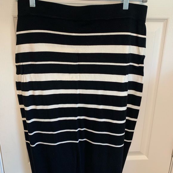 Ellen Tracy Black and White Striped Ribbed Pencil Skirt. New. Size XL - Picture 8 of 11
